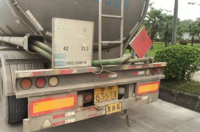 危險(xiǎn)邊緣 危險(xiǎn)品運(yùn)輸車司機(jī)犯困，將方向盤(pán)交給C1駕照同伴的荒唐一幕